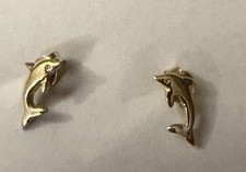Beautiful 14k Solid Yellow Gold Dolphin Earrings .8 Grams
