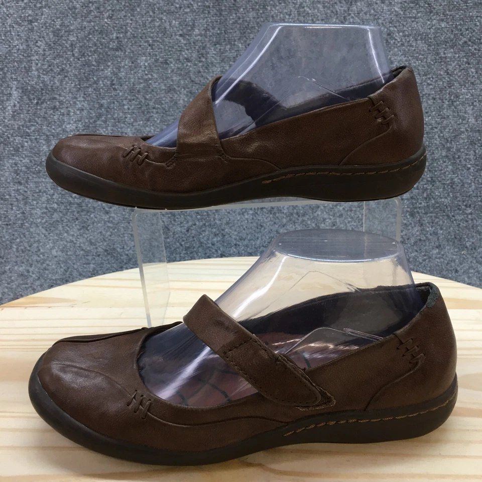 Zapatos Bare Traps para mujer 7 M Landon Mary Jane planos marrón imitación cuero gancho y bucle Foto 2 de 4