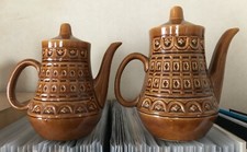 2 kleine Vintage Kaffeekännchen aus den 60ern, feuerfeste Keramik, braune Glasur