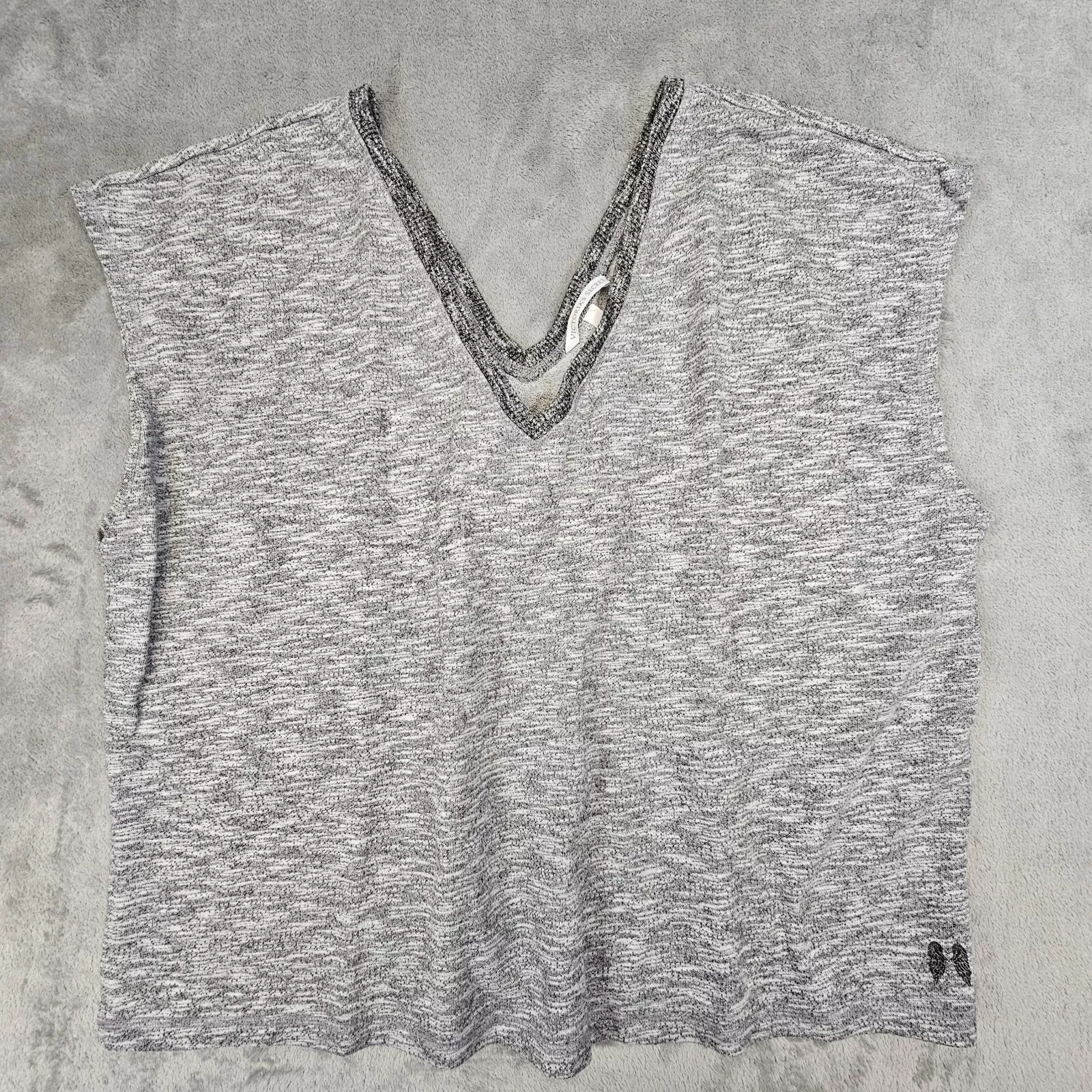 victoria-secret-vs sleeveless v-neck relaxed workout gym shirt