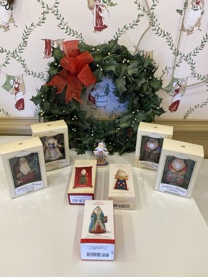 Hallmark Keepsake LOT 9 Santas From Around The World SET w/ Display Wreath
