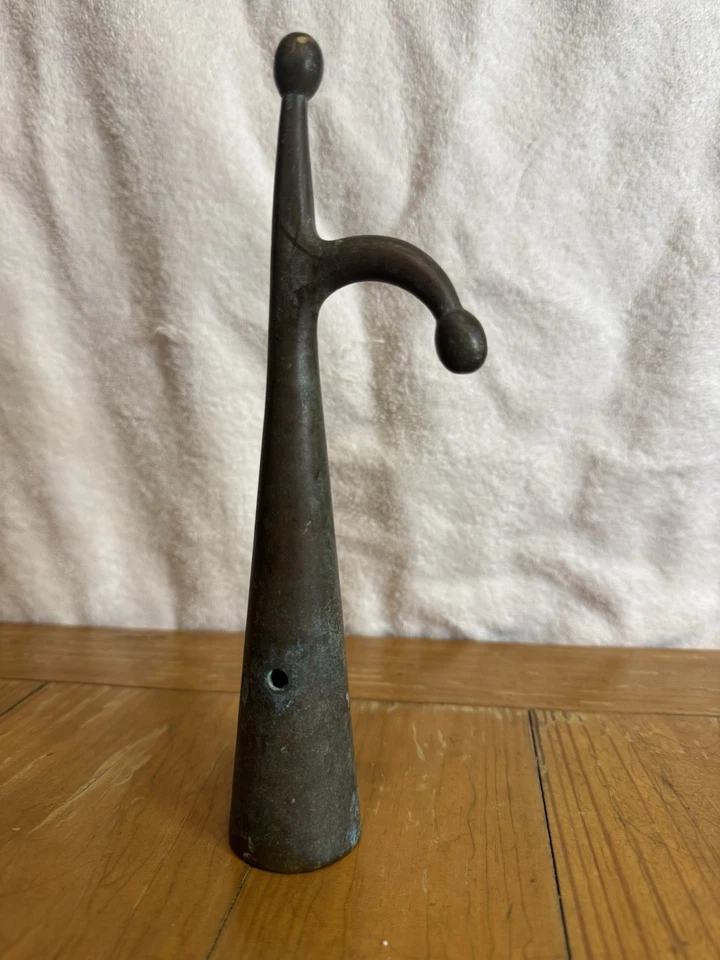 Gancho de barco de latón macizo de colección con herrajes náuticos marítimos diseño de cono cónico Foto 3 de 4