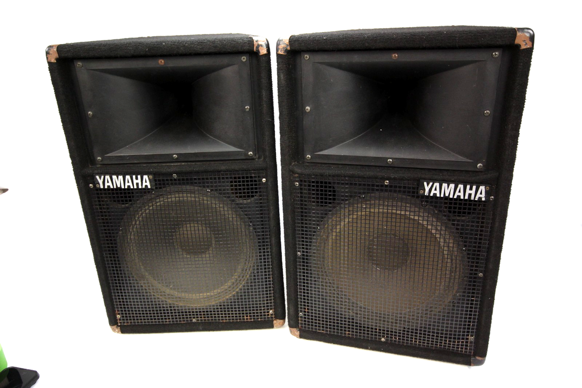 Yamaha S112111 Club Series III 400 Watt max powerful PA or Monitor
