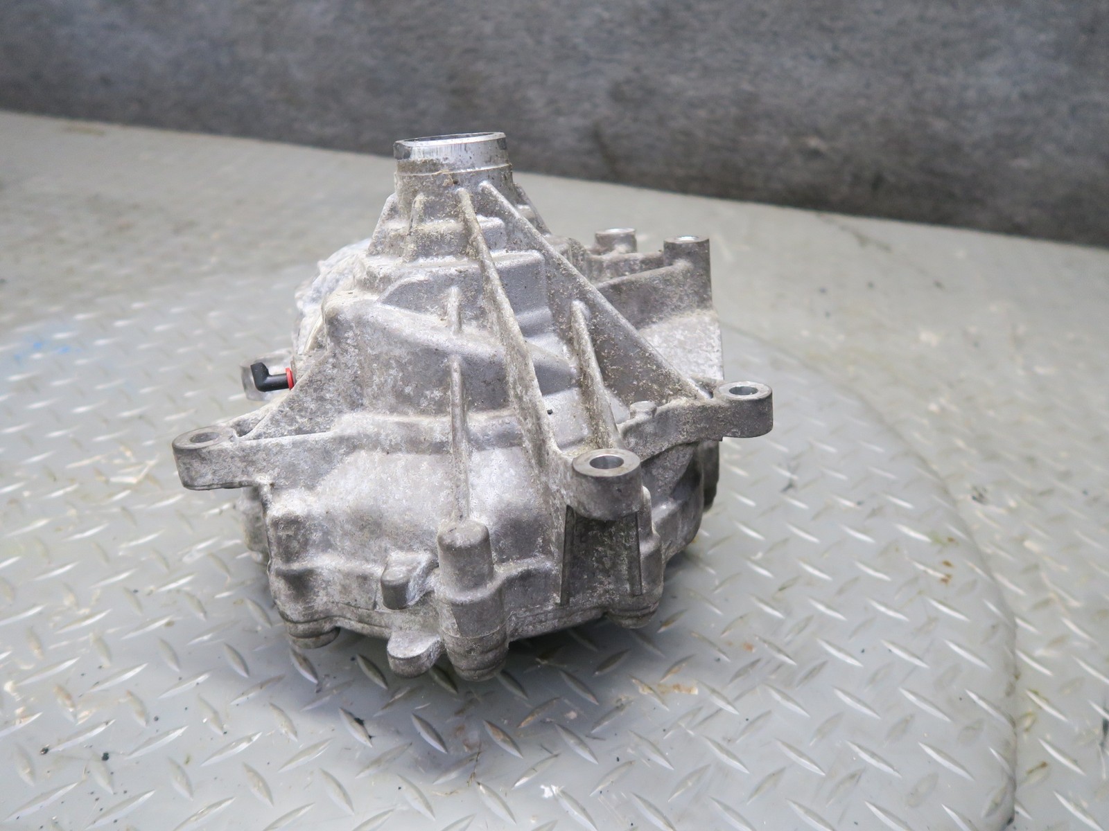 2017-2020 MASERATI LEVANTE M161 3.0L AWD FRONT DIFFERENTIAL CARRIER 6700321830