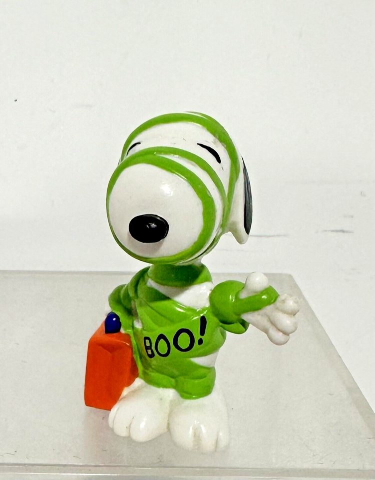 Hallmark Keepsake Snoopy in Halloween Costumes Ornaments 2 inches Set