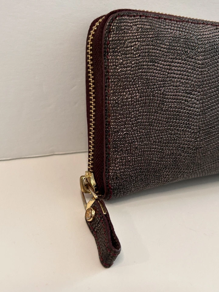 Cartera Tory Burch Cremallera Alrededor Cuero Texturizado Púrpura Metálico Usada en Excelente Condición Foto 4 de 4