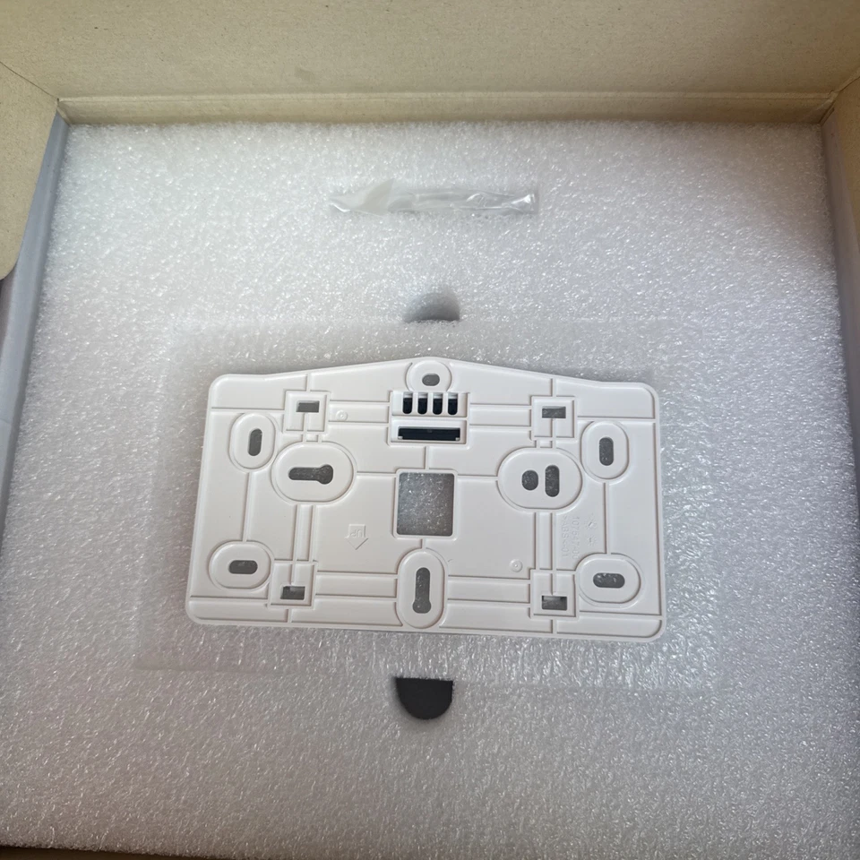 Lennox S40 Smart Thermostat 22V24 - Image 3 of 4