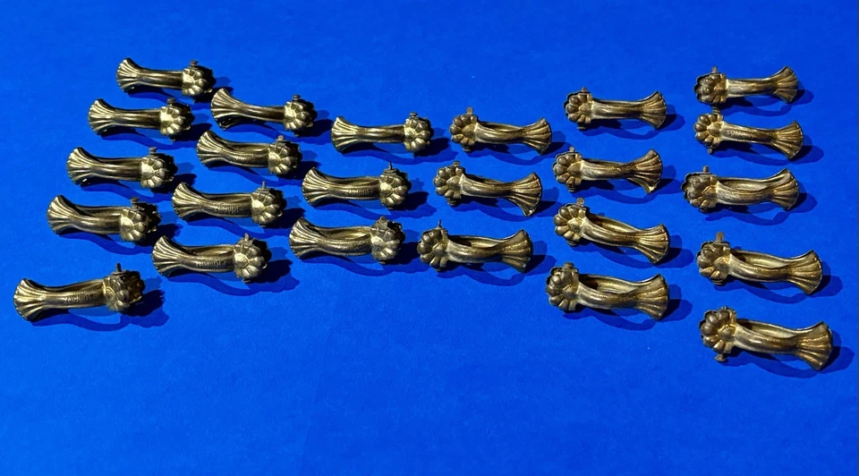 Lote de 24 clips de cortina de café alemanes de latón victoriano vintage abrazadera Foto 2 de 4