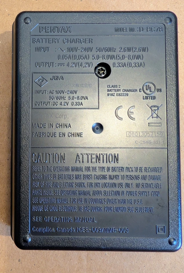 Cargador de batería Pentax D-BC78 sin cable. Probado Foto 2 de 4