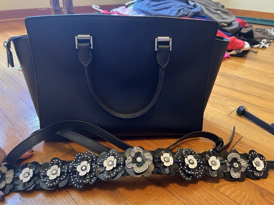 Michael Kors Mediano Cuero Negro Con Correa Floral Escala de Grises - Cartera Excelente Foto 4 de 4