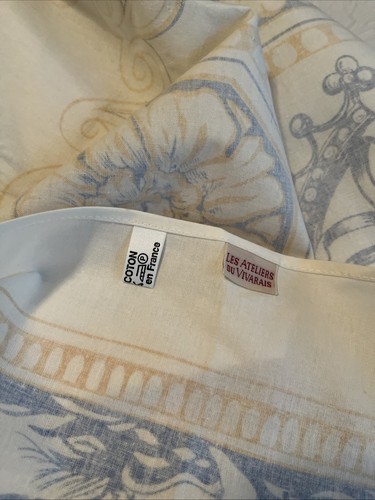 VTG New FRANCE "Vaux Le Vicomte”design WHITE BLUE YELLOW GOLD TABLECLOTH 66 X 66 - Picture 5 of 6