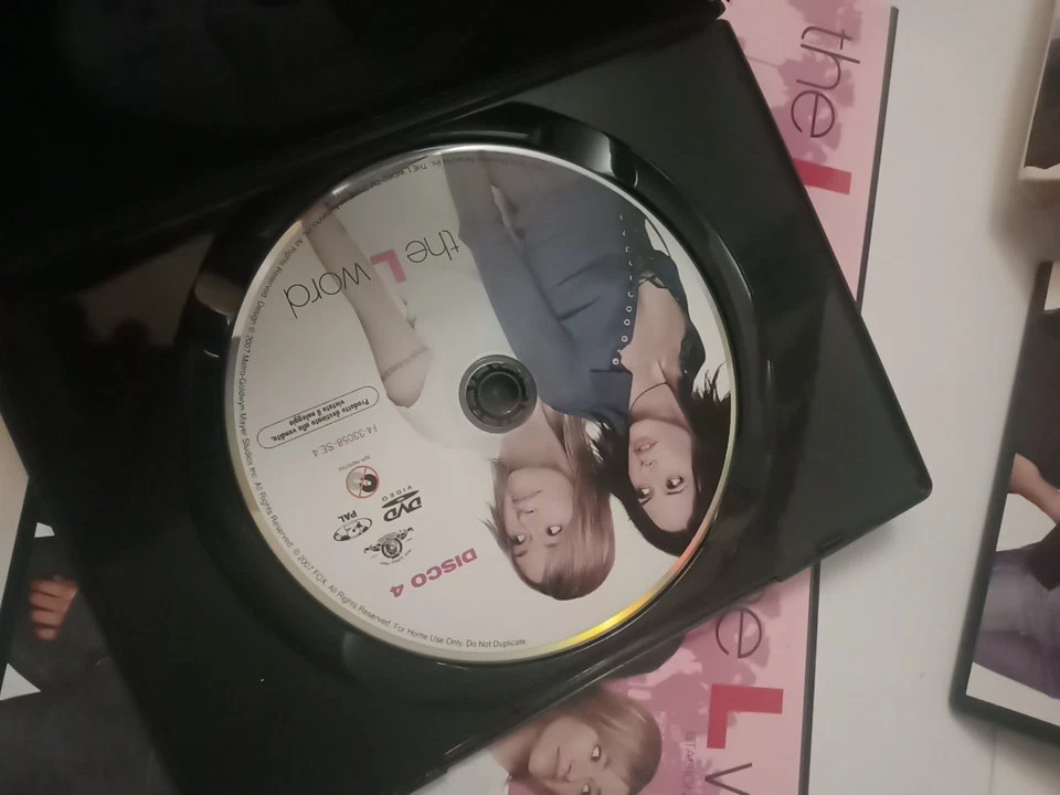 The L Word STAGIONE UNO (4 Volumi) (4 DVD) FUORI Catalogo Buone Condizioni 2003 - Immagine 4 di 4