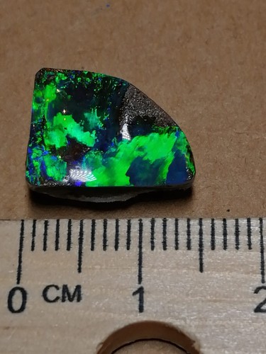 Magnificent Australian Loose Black Boulder Opal of 5.50ct. 19mm x 12mm x 4mm. - 第 2/5 張圖片