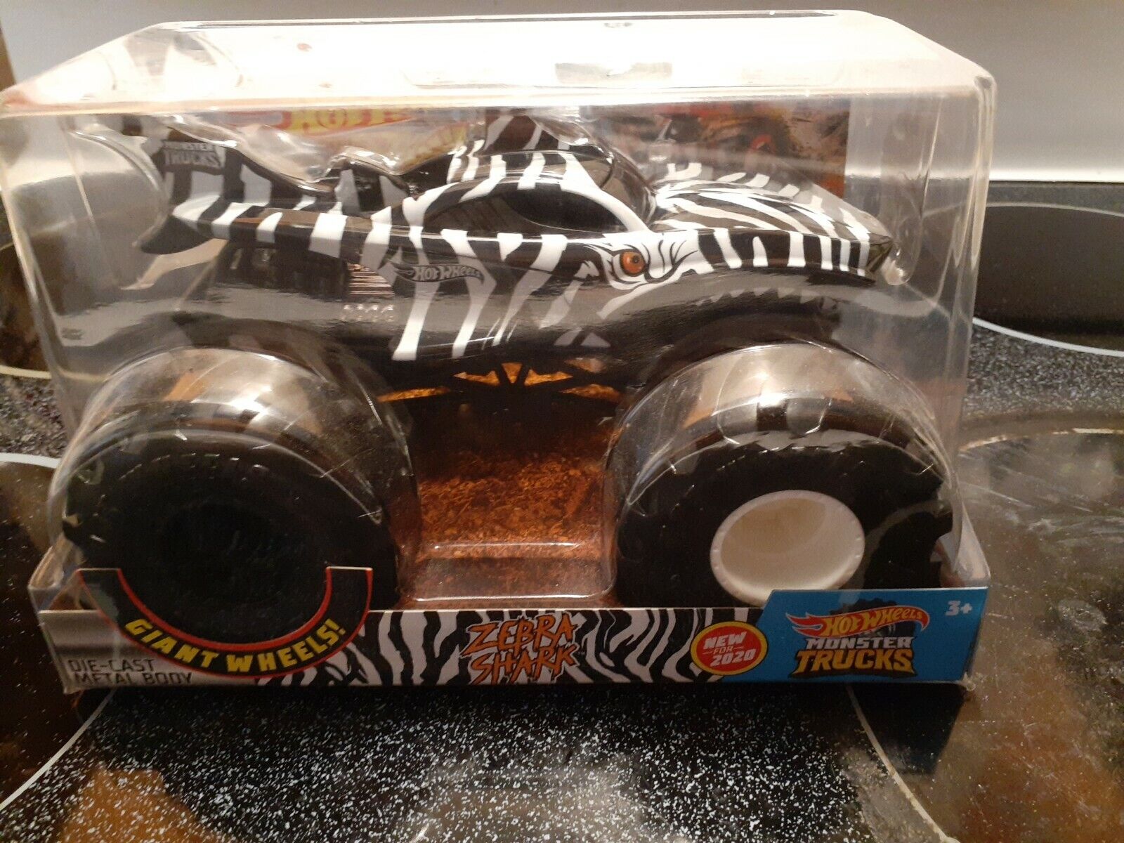 Carrinho Hot Wheels - Monster Trucks - 1:24 - Zebra Shark - Mattel -  superlegalbrinquedos