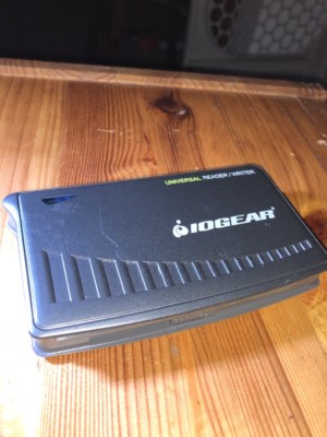IOGEAR GFR280 Universal Memory Bank Hi-Speed USB 2.0 MEMORY CARD READER/ WRITER 