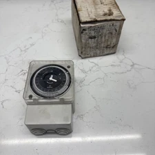 Grasslin Spa and Pool Timers Timer Model MIL 72A STuZ-120 24 hour 120 V New