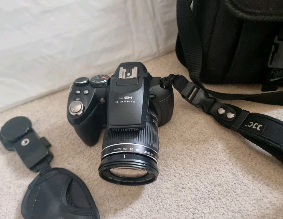 Fujifilm FinePix HS10, photo 2 of 5