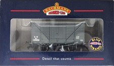 Bachmann 37-725 GWR 12 Ton Vent Van 139956 in GW Dark Grey Livery