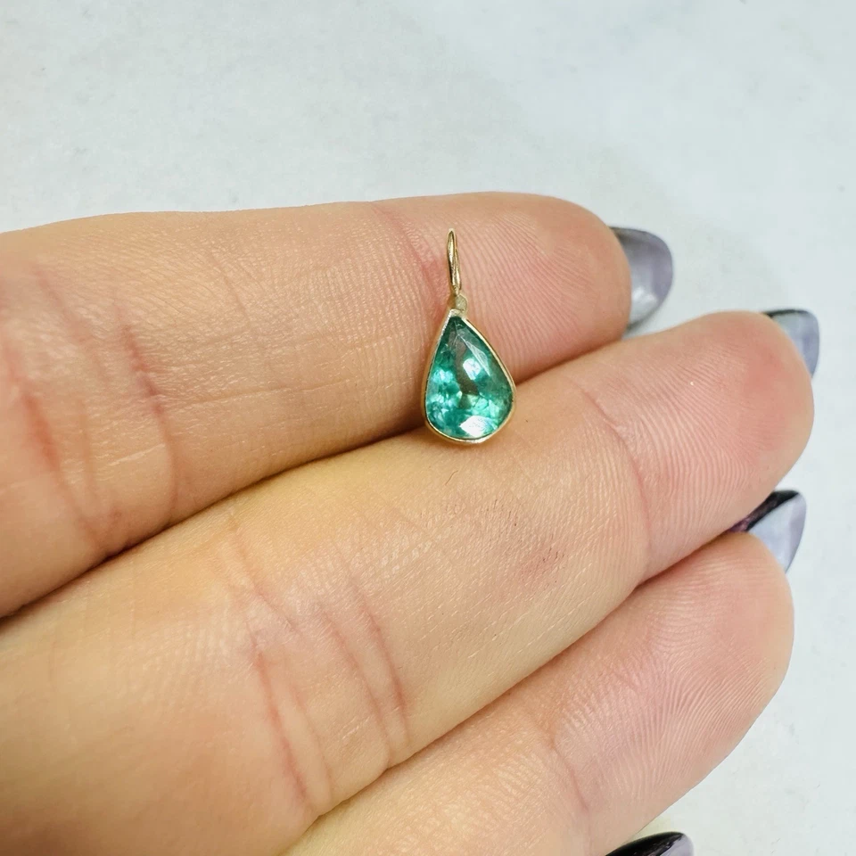Natural .70CT Green Pear Emerald 14K Yellow Gold Pendant Charm 10x5mm - Image 2 of 4