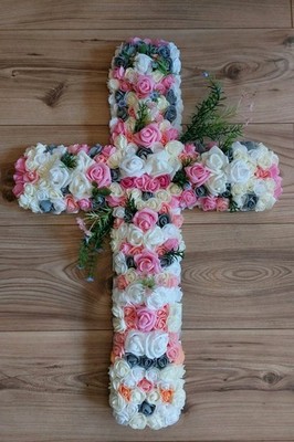 Langlebiges Kreuz auf Steinbasis Denkmal Hommage / dekoratives Blumenaufsteller
