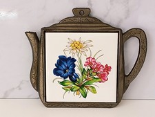 Vintage Untersetzer, Teekannenform, Keramikfliese Villeroy &Boch mit Alpenblumen