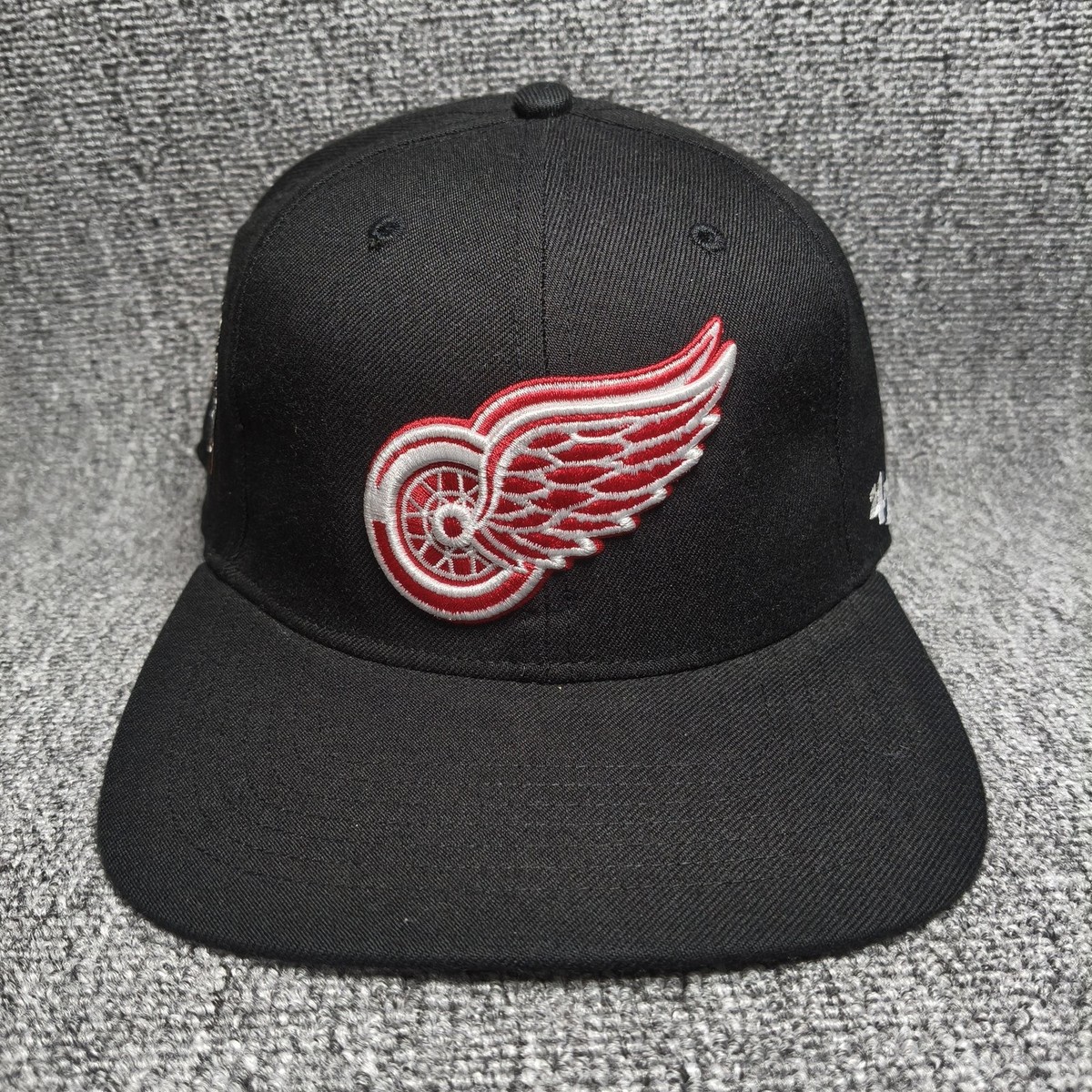 '47 Brand Detroit Red Wings NHL Black Fitted Flat Brim Cap Hat 7 1/8