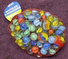 Vintage GLASS MARBLES 1981 BAG OF 98 IMPERIAL 7851 TWO SHOOTERS