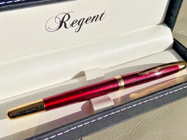 Stylo plume bordeaux laqué original pour signer vos contrats importants au bureau