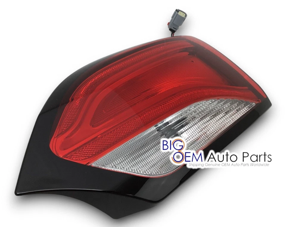 2018 - 2024 Chrysler Pacifica RH Passenger Side Inner Tail Lamp Light 68228952AE - Image 2 of 4