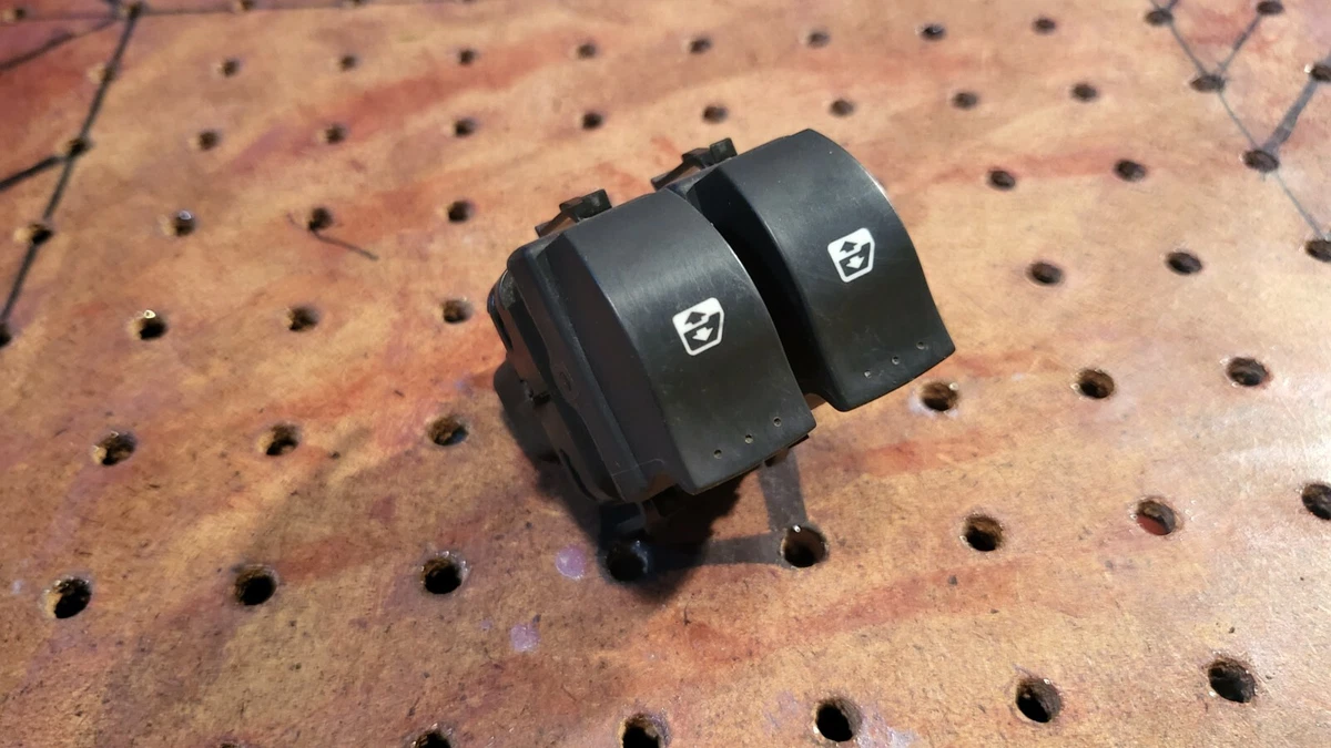 Renault Espace Megane Electric window control switch 315044B 