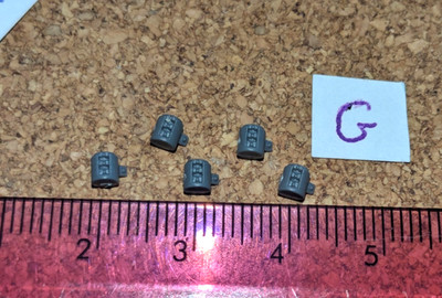 Warhammer 40K: T au Empire Bits: Fire Warrior Pouches & Grenades - G