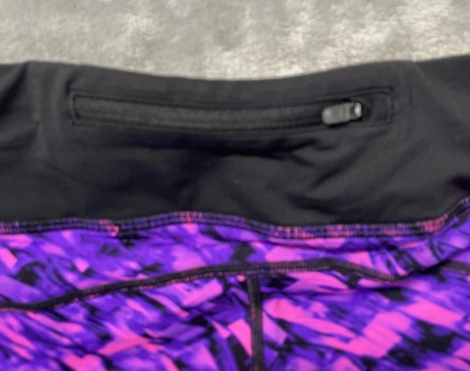 Calça atlética reflexiva Nike Dri-FIT Running Capris feminina bolso médio com zíper - Imagem 4 de 4