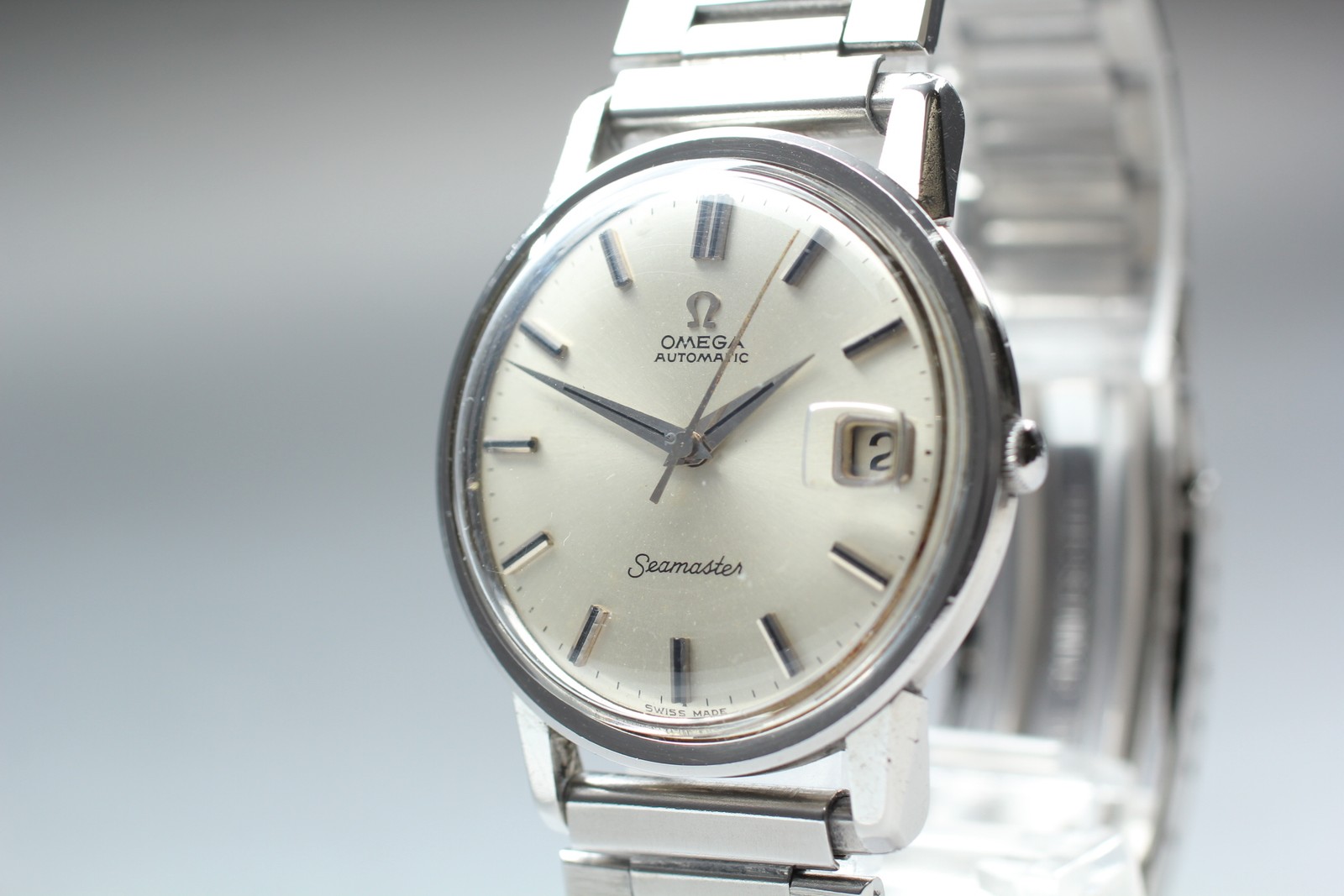 [Near Omega Seamaster Cal.562 Date From