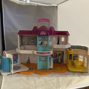 Vintage Fisher Price Sweet Streets Village Care Time Hospital 2004 Dollhouse