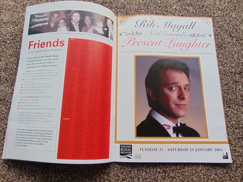 Programa de teatro Present Laughter (Brighton 2022, Rik Mayall, Sally Bretton) - Imagen 2 de 6
