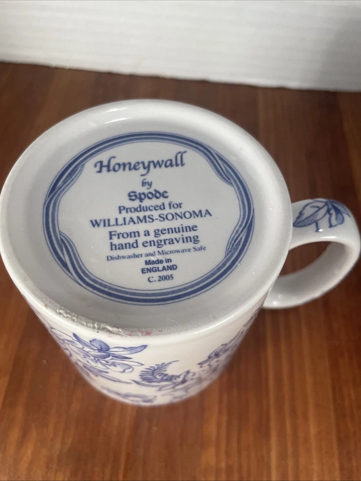 Caneca SPODE Williams Sonoma Honeywall azul e branco floral 2005 Inglaterra - Imagem 2 de 4
