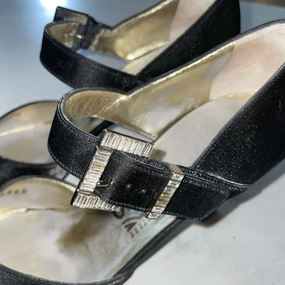 Tacones Salvatore Ferragamo de tela para mujer negros punta talla 7,5 cristales AAA Foto 4 de 4