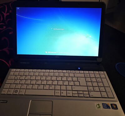 Fujitsu LIFEBOOK A530 15.6'' WXGA i5-460M 2.53GHz 4GB 256GB SSD DVD AK-NB-23 