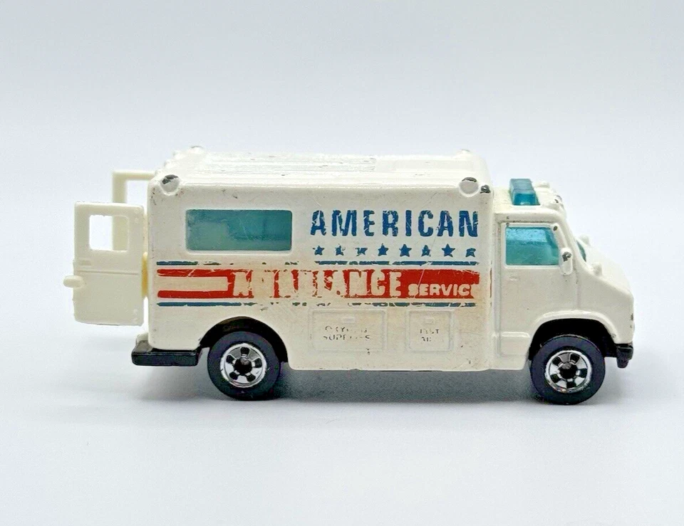 American Ambulance Service Hot Wheels 1989 Workhorses 1792 Opening Back Doors - Image 4 of 4