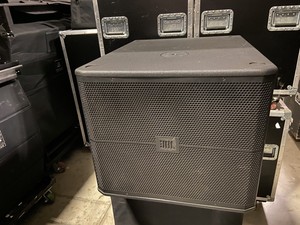 jbl srx718s