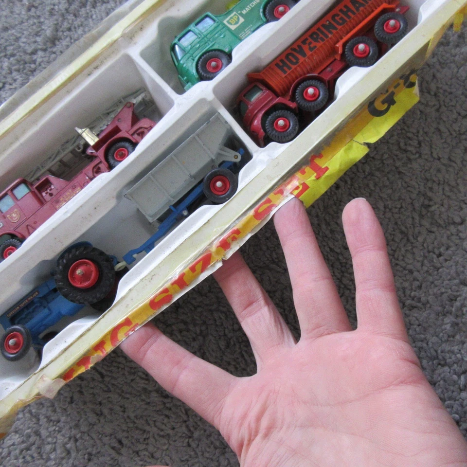 VTG 1966 MATCHBOX KING SIZE SET G-8 GIFT-SET HOVERINGHAM FIRE TRUCK TRACTOR TOW - Image 2 of 4