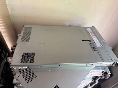 DELL Poweredge R640 36 Cores 2x Xeon Gold 6140 2.3Ghz 64GB 8x2.5" H740p 2x1100w - Picture 2 of 3