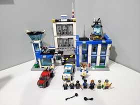 LEGO CITY: Police Station (60047) - COMPLETE with minifigures and Manuals