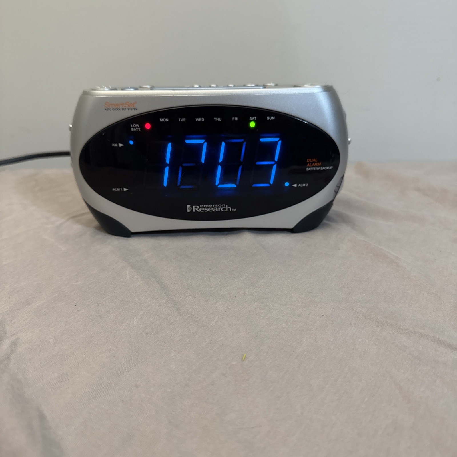 Vintage Emerson Research SmartSet CKS1862 AM/FM Dual Alarm Clock Radio - TESTED