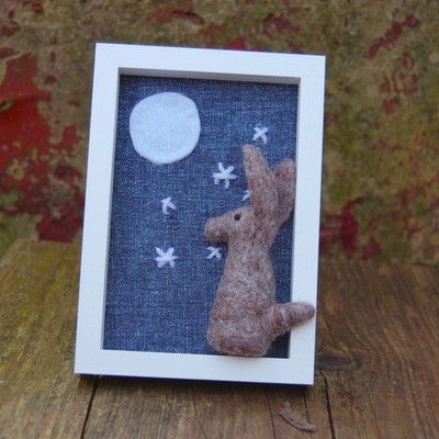Kinderzimmer Kunst - Nadel gefilzte Wolle Mond Blick Hase Bild