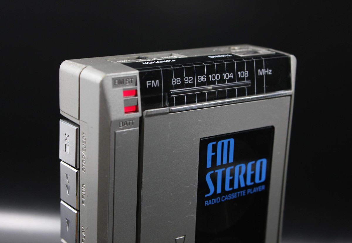 Crown CH-20DX Vintage Japan Walkman Cassette Player & Radio | eBay