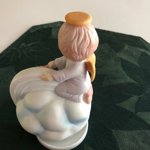 Classic Living Christmas Collection Ceramic Musicals Hark the Herald Angels Sing - Picture 7 of 9