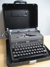Vintage Royal Quiet Deluxe Manual Typewriter *Needs Ribbon* *Tested* D thumbnail