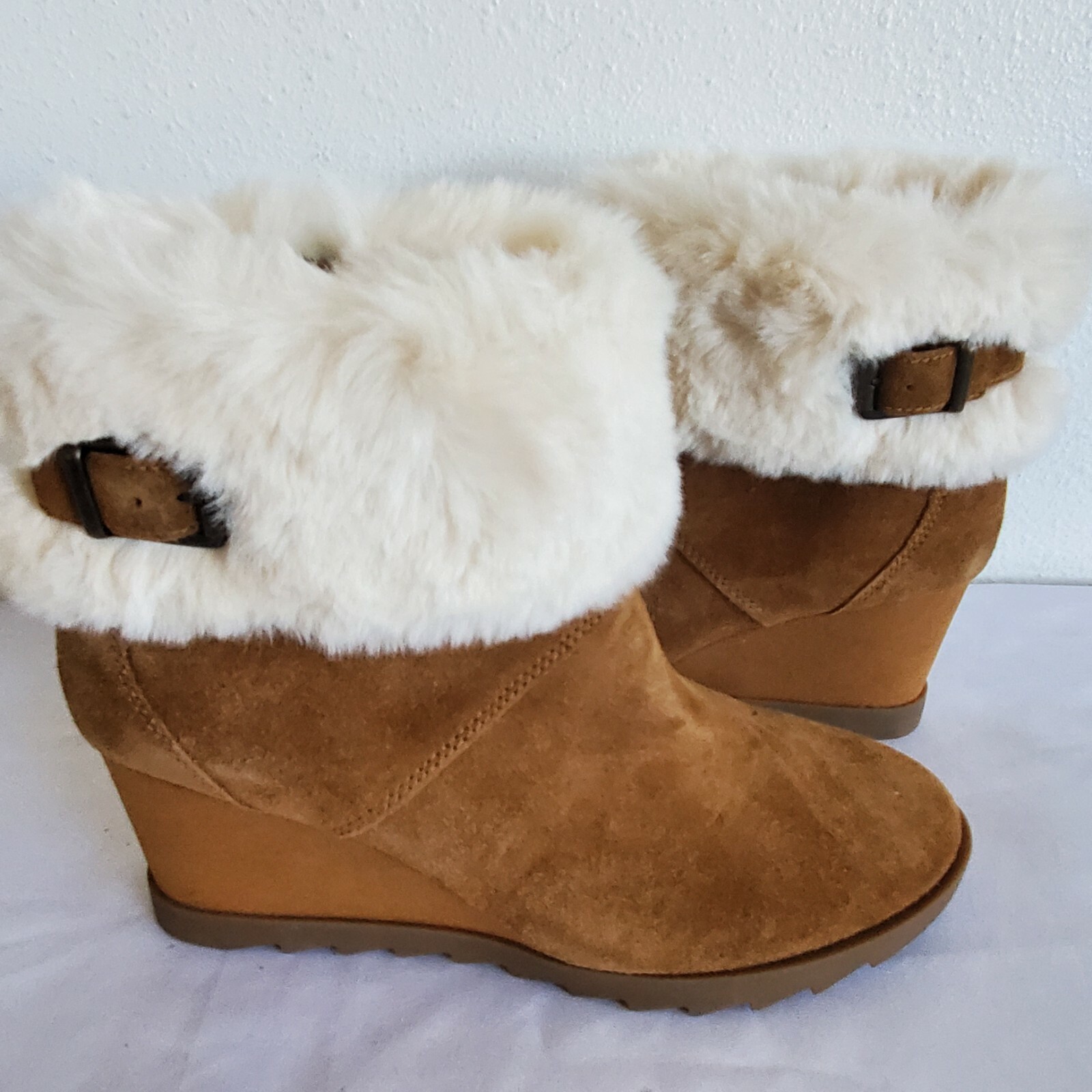 NWOB WOMENS 9 CHESTNUT KOOLABURRA UGG 