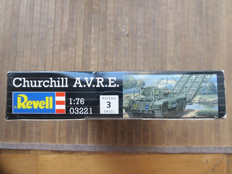 Churchill A.V.R.E. - Scala 1/76 - Revell 03221 - Immagine 2 di 4